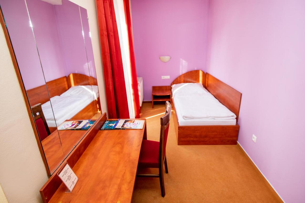 Hotel Boss Žilina Esterno foto