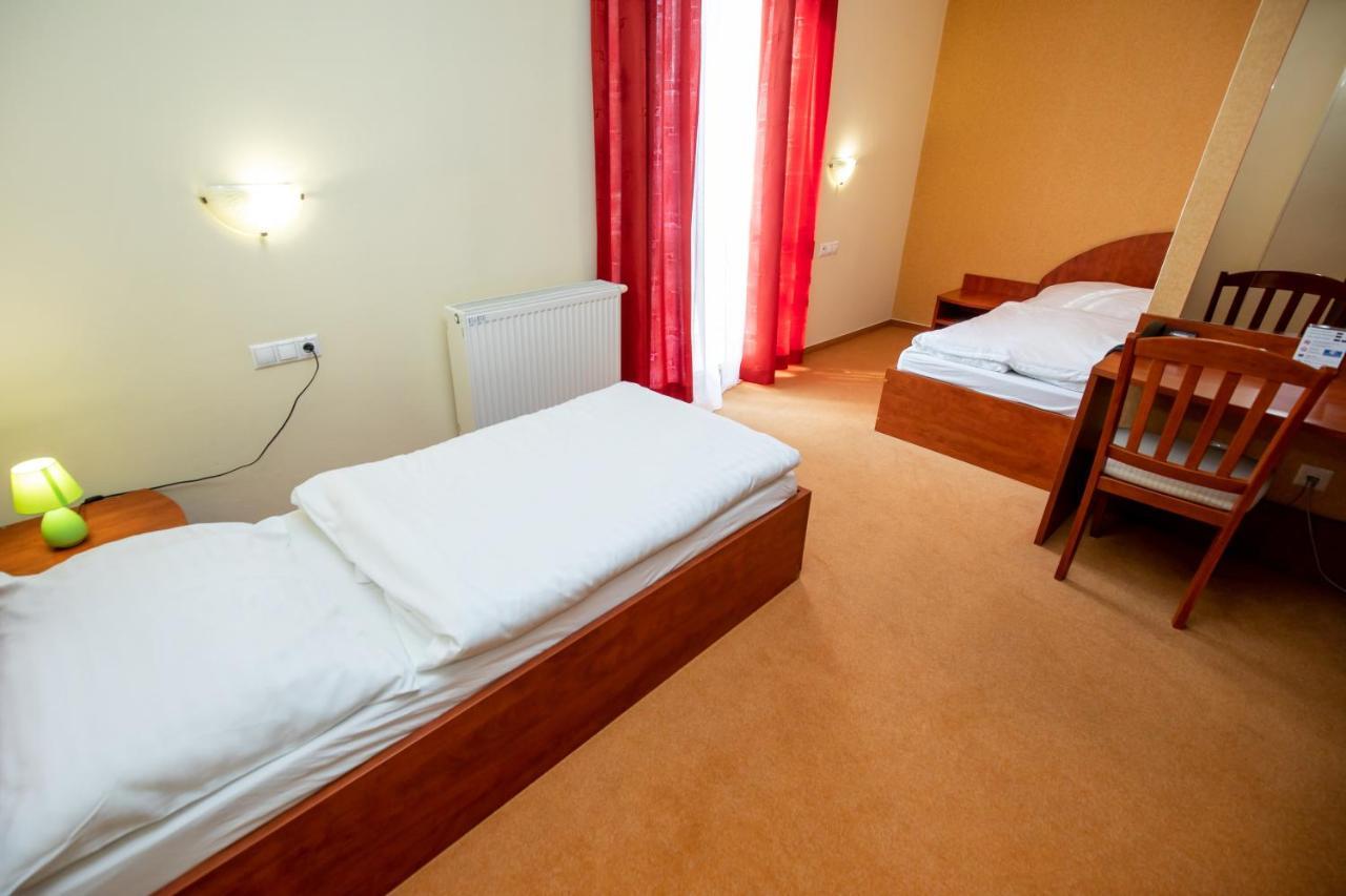 Hotel Boss Žilina Esterno foto