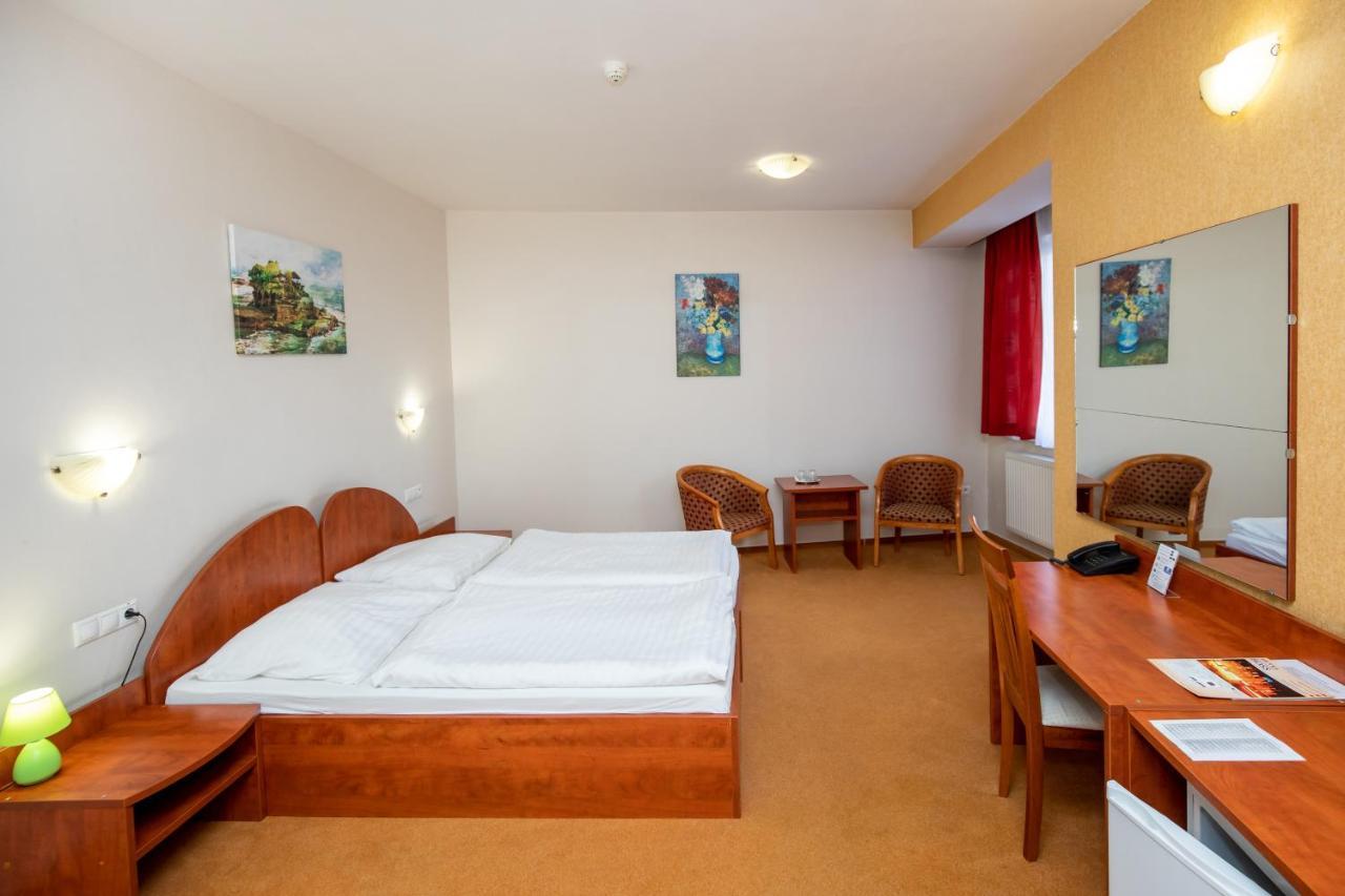 Hotel Boss Žilina Esterno foto