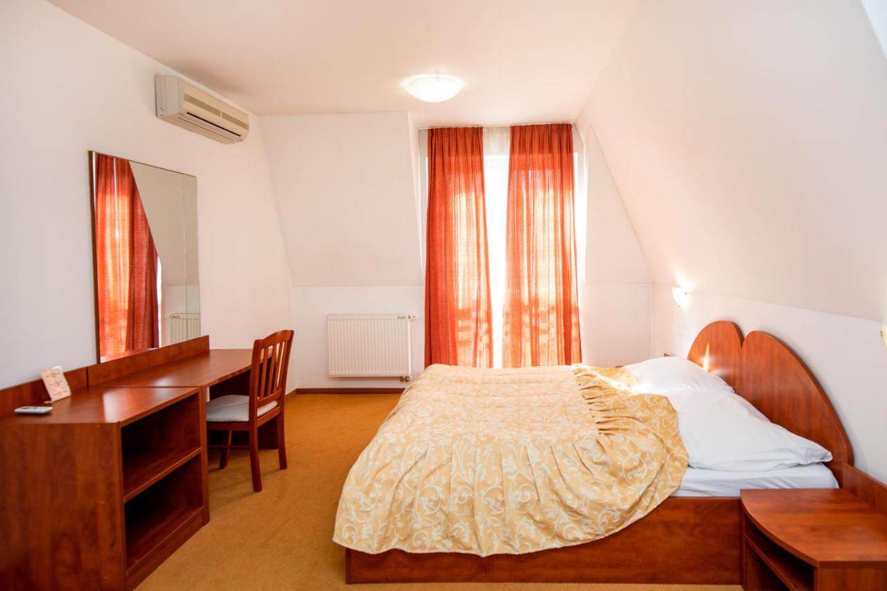 Hotel Boss Žilina Esterno foto