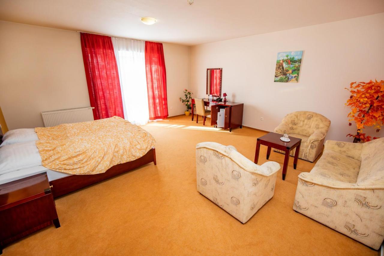 Hotel Boss Žilina Esterno foto