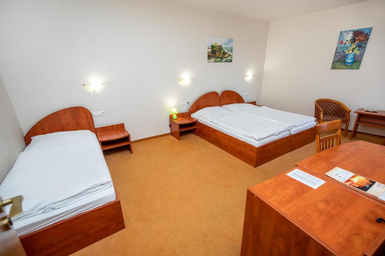 Hotel Boss Žilina Esterno foto