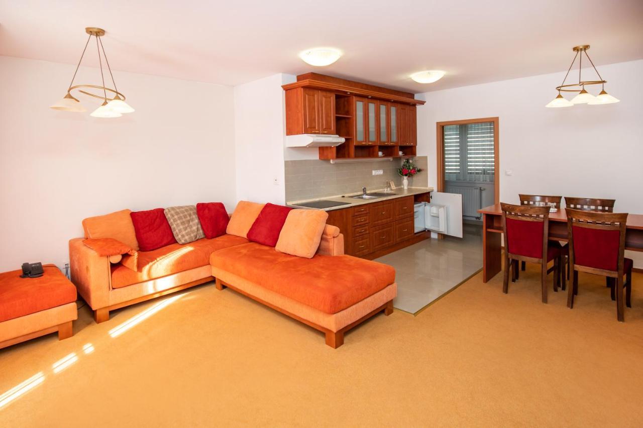Hotel Boss Žilina Esterno foto